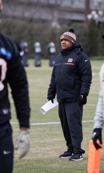Hue Jackson back with Bengals in unscripted coaching role